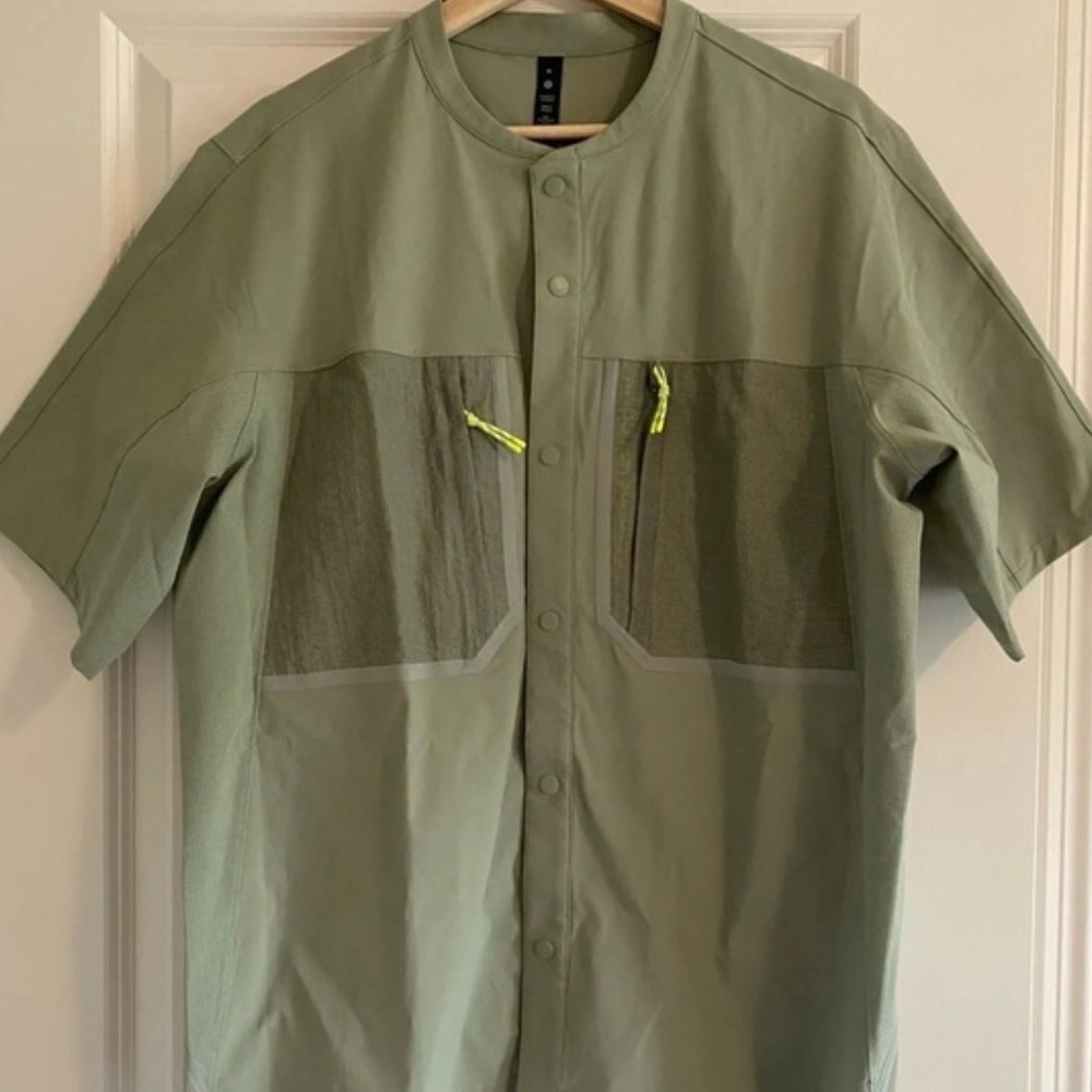 Men's lululemon Green Short Sleeve Shirt